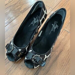 Very Volatile wildthing Animal black/giraffe 4 inch heel, size 7,